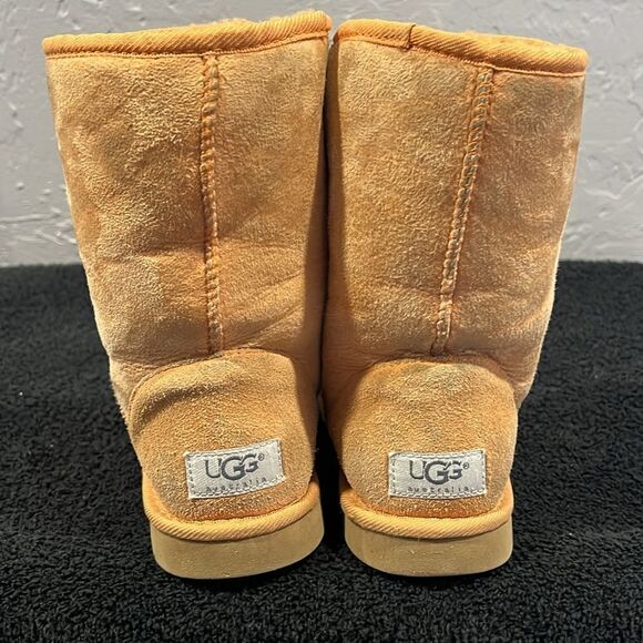 🔥🔥 UGG Classic Short 5825 Lined Boots Suede Sheepskin Women Sz 6 Orange - GUC - Picture 4 of 10